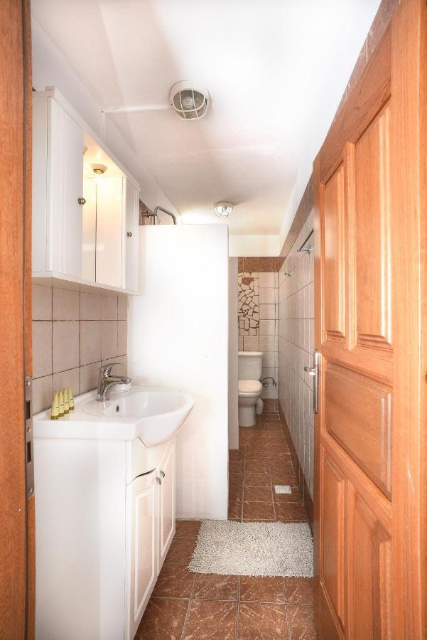 New! Paxoswhite Sea View Apartments & Studios! Ґайос Екстер'єр фото