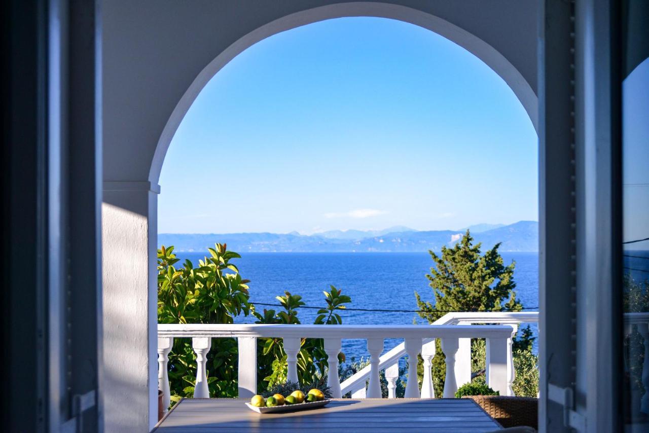 New! Paxoswhite Sea View Apartments & Studios! Ґайос Екстер'єр фото