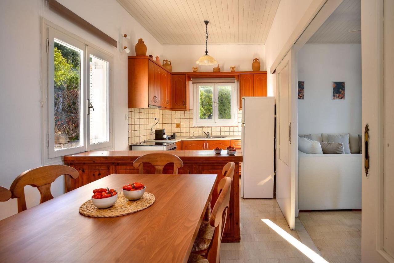 New! Paxoswhite Sea View Apartments & Studios! Ґайос Екстер'єр фото