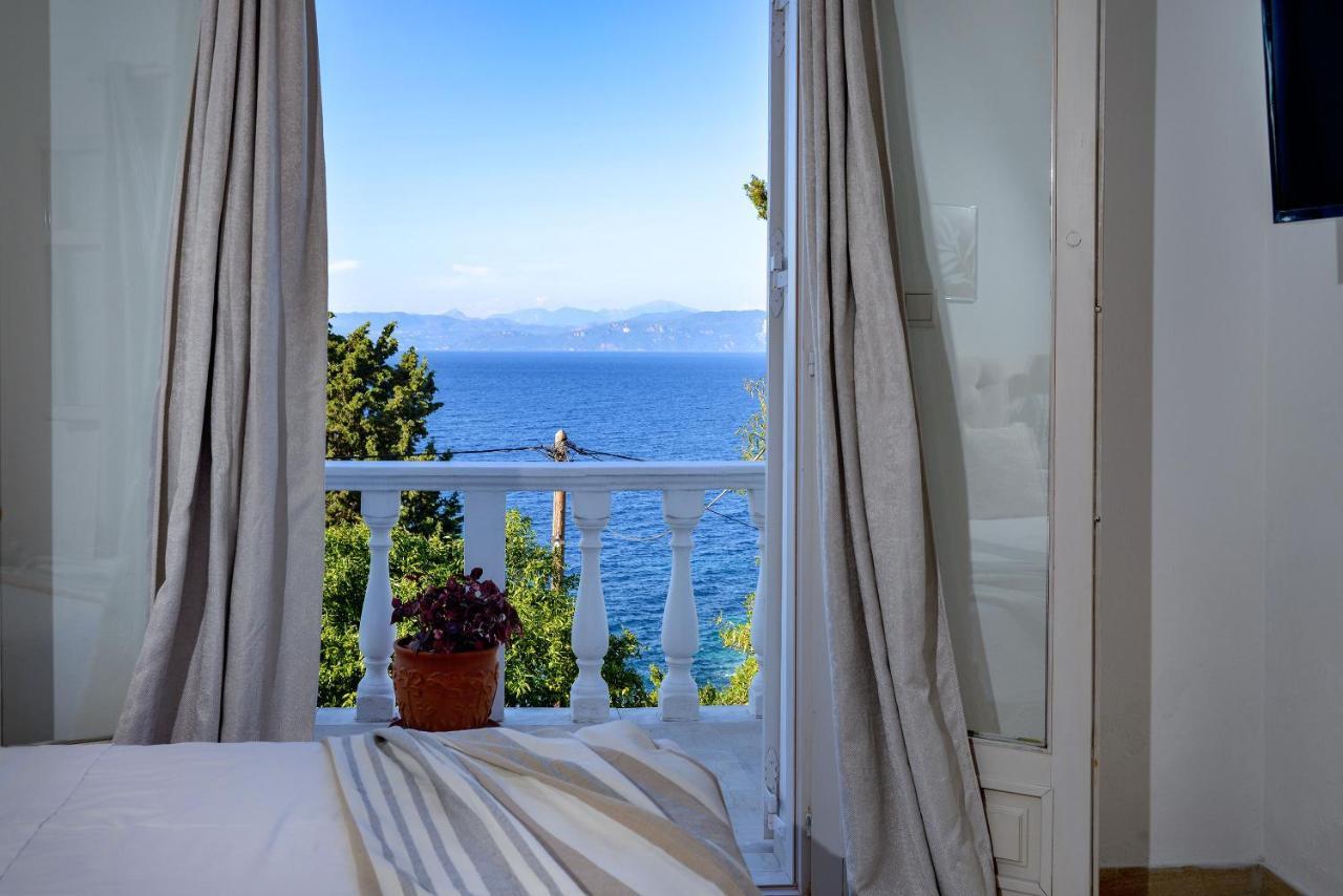 New! Paxoswhite Sea View Apartments & Studios! Ґайос Екстер'єр фото